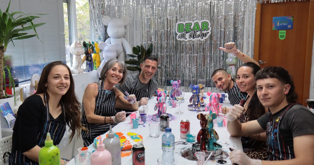 Adult group enjoying a creative celebration at Bear Art Studio Alicante